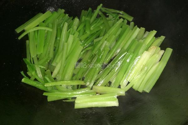 芹菜炒粉条的做法图解6