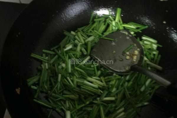 野韭菜炒鸡蛋的做法图解7