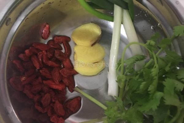 黄骨鱼豆筋汤的做法图解1