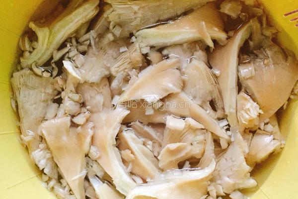 平菇炒肉的做法图解4