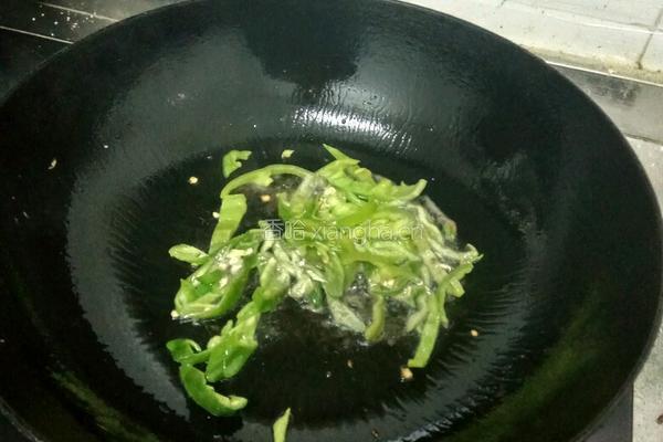 香芹炒鸡蛋的做法图解3