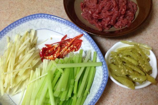 野山椒炒牛肉的做法图解3