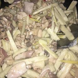 酸笋炒鸡杂的做法[图]