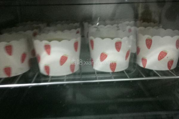 戚风纸杯蛋糕的做法图解11