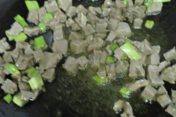 花生牛肉焖香菜的做法图解8