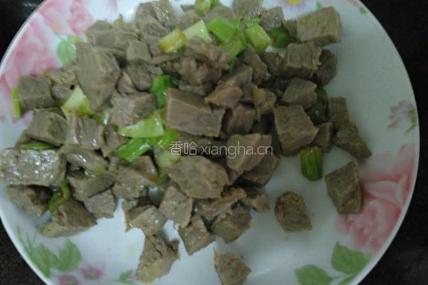 花生牛肉焖香菜的做法图解9