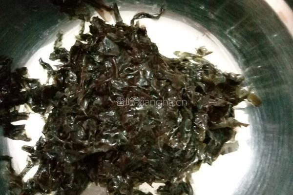 紫菜排骨汤的做法图解2