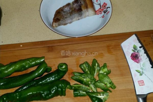 尖椒腊肉的做法图解1