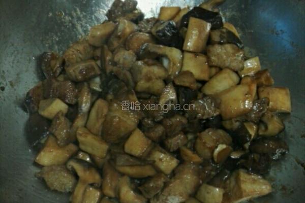 咸肉烧蘑菇的做法图解9