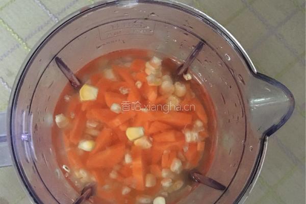 香甜胡萝卜玉米汁的做法图解1