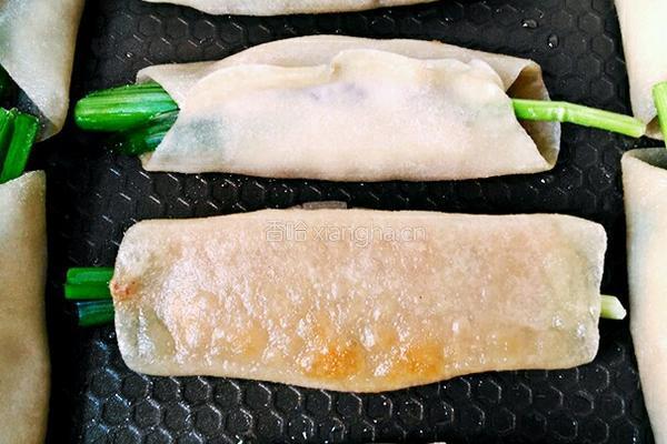 猪肉大葱锅贴的做法图解7
