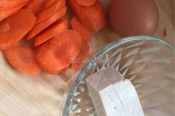 蛋黄豆腐羹的做法图解1