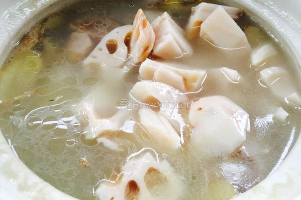 莲藕排骨汤的做法图解10