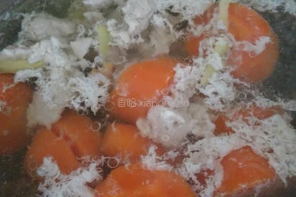 胡萝卜瘦肉炖汤的做法图解4