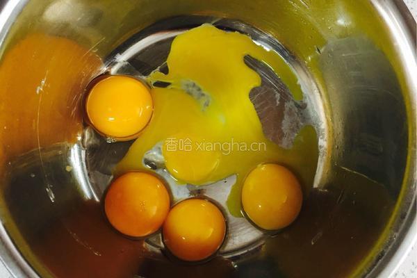 拔丝蛋糕的做法图解1