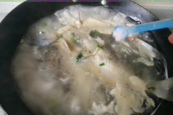 鲫鱼豆腐汤的做法图解6