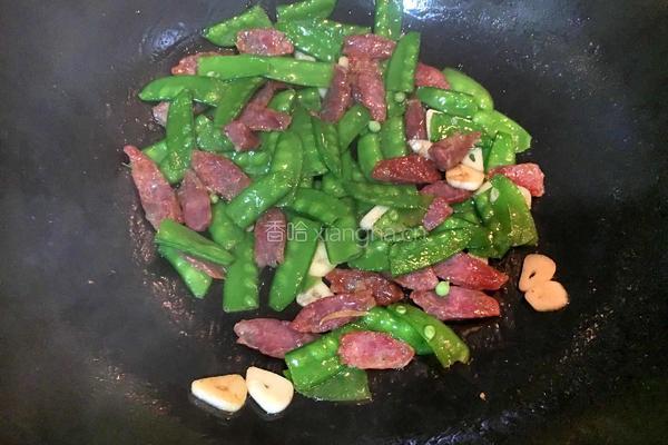 荷兰豆炒腊肠的做法图解7