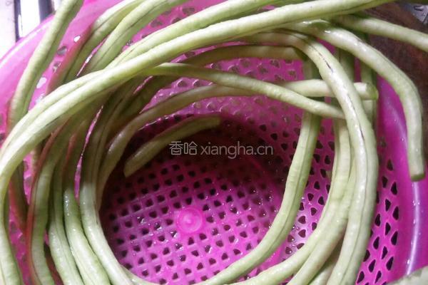 素炒豆角的做法图解1