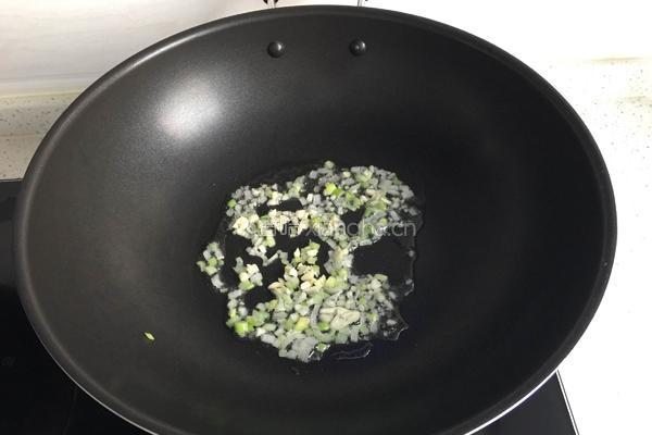 荷兰豆炒腊肉的做法图解4
