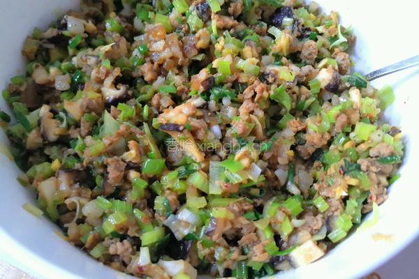 香菇芹菜肉馅饼的做法图解6