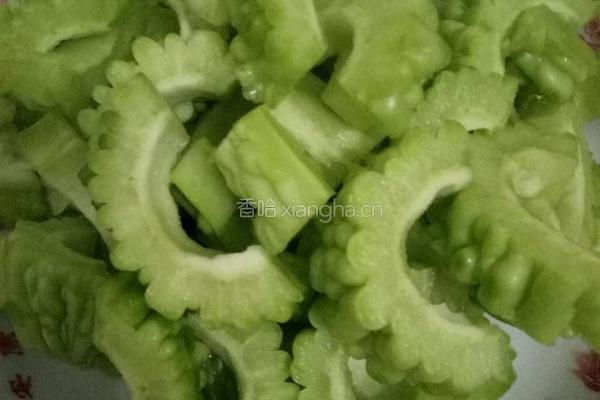 骨头苦瓜汤的做法图解4