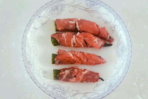 香煎牛肉秋葵卷的做法图解3