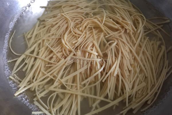 凉拌干豆腐丝的做法图解3