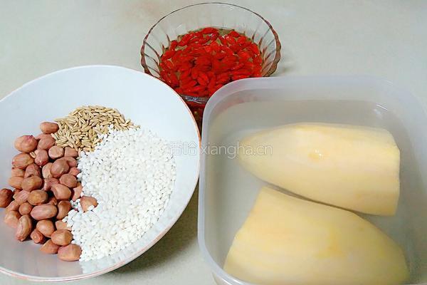 花生红薯粥的做法图解1