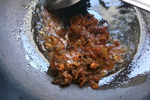 酸菜蚕豆汤的做法图解3