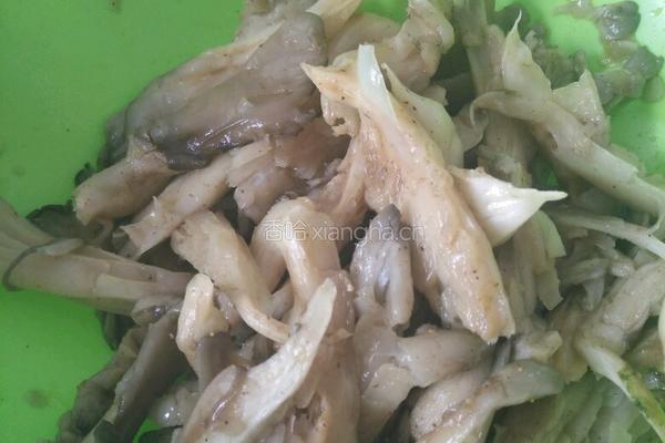 孜然素鸡（炸平菇）的做法图解2