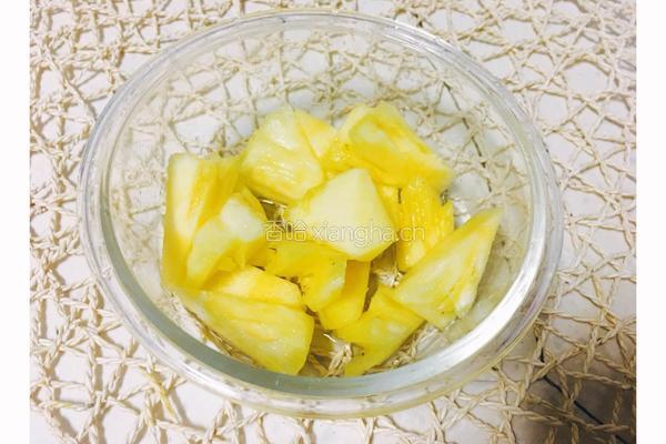 菠萝果酱的做法图解1