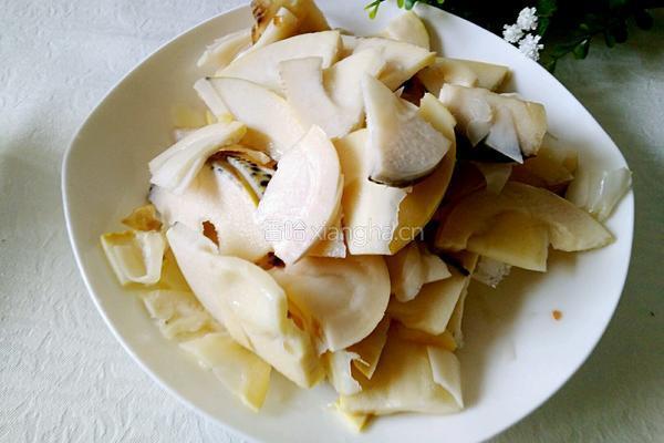 青蒜炒春笋的做法图解2