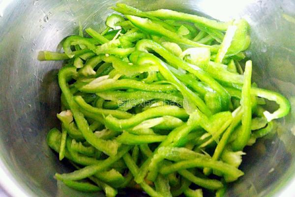 蚝油青椒丝的做法图解3