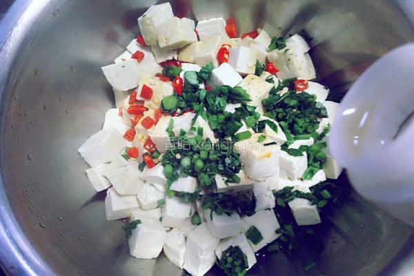 香椿拌豆腐的做法图解9