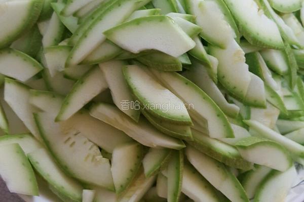 西葫芦炒番茄的做法图解1