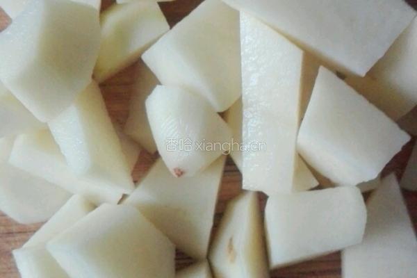 拔丝土豆的做法图解1