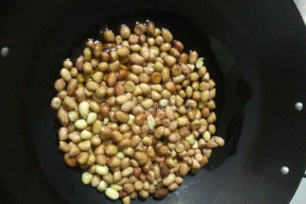 酒鬼花生的做法图解2