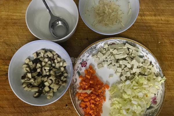 虾皮蔬菜豆腐羹的做法图解2