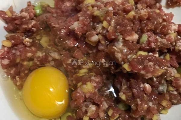 羊肉丸子萝卜汤的做法图解2