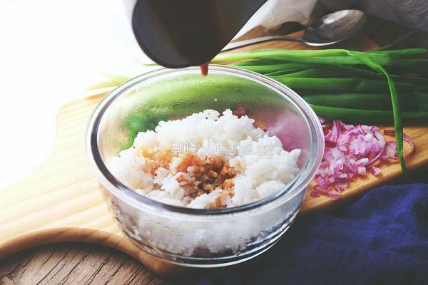十分钟无油又过瘾的 香辣酱油炒饭/拌饭的做法图解7