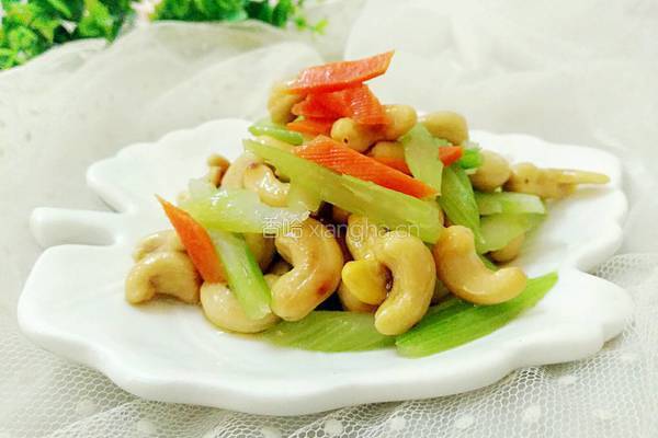 西芹炒腰果的做法图解11