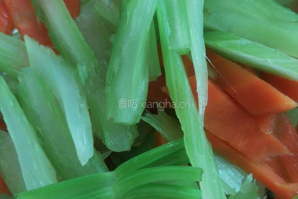 西芹炒腰果的做法图解6
