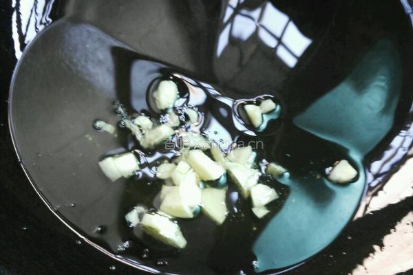 西芹炒腰果的做法图解7