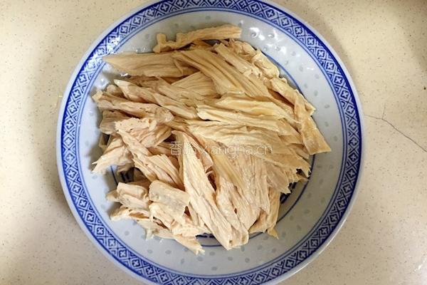 凉拌腐竹的做法图解2