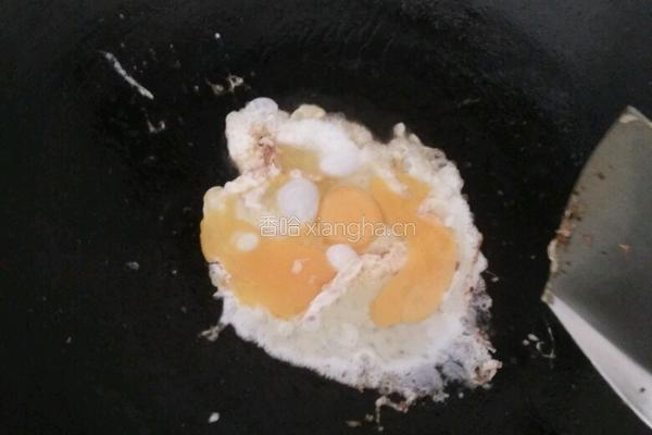胡萝卜玉米粒炒蛋的做法图解3