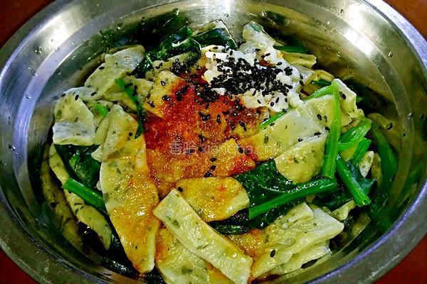 手擀菠菜面片的做法图解2