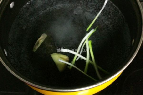 雪菜黄鱼汤的做法图解1