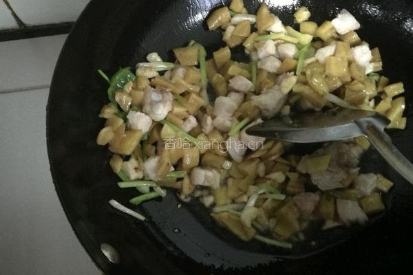 萝卜干炒腊肠的做法图解9