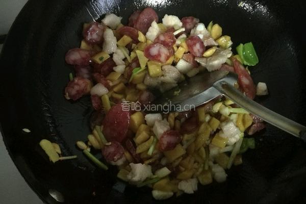 萝卜干炒腊肠的做法图解10