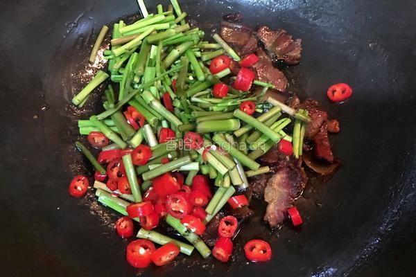 野芹菜炒腊肉的做法图解6